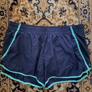 Women’s Gap Body running shorts, size XL
